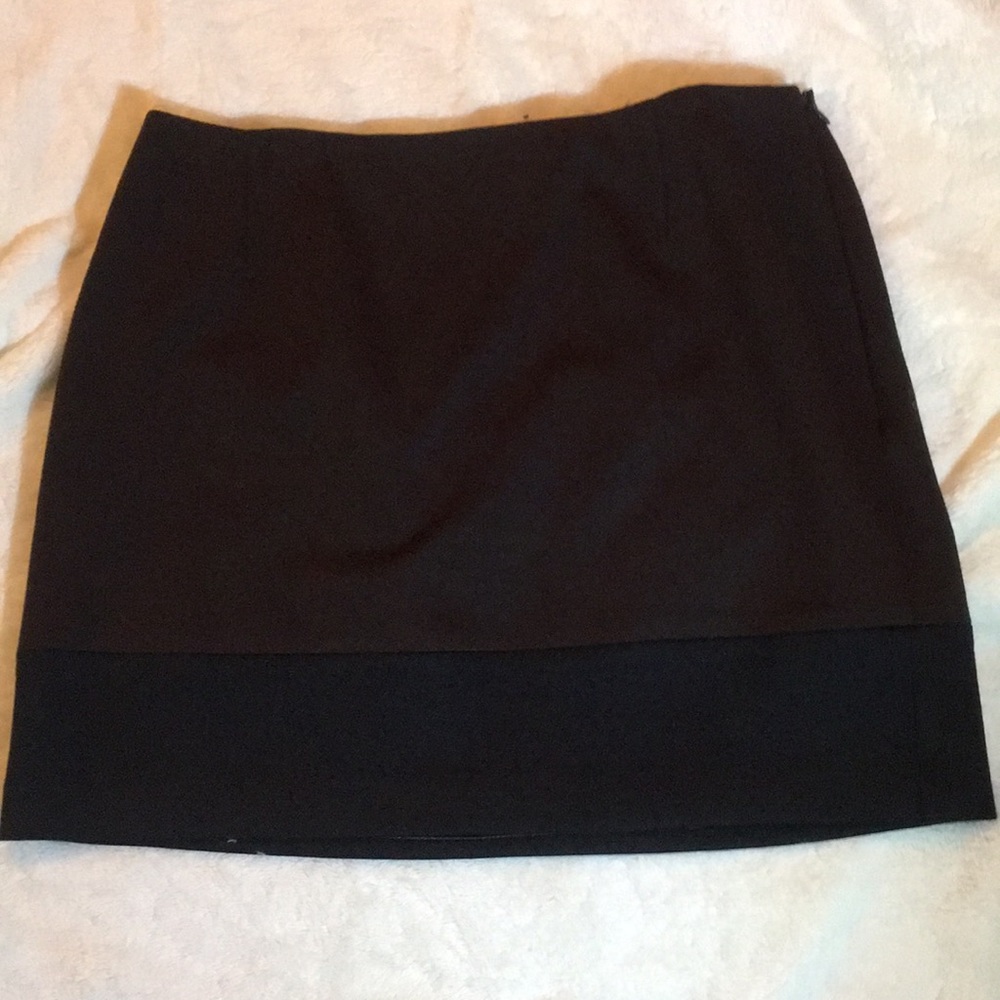 🌹Tahari Brown trimmed in Black Skirt